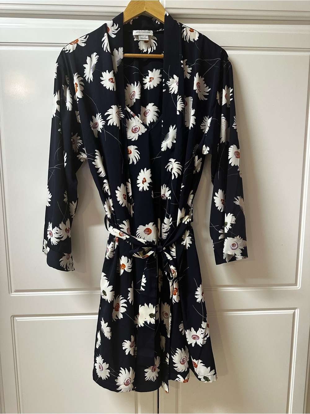 Jones New York Black Floral Night Dress with Matching Robe White Daisies